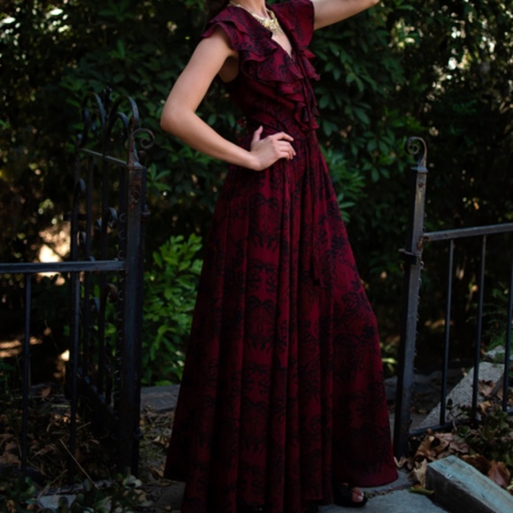 NWT La Femme En Noir Mythical Goddess Gown Oxblood Gorgon Print 👉FLAW👈 - Picture 2 of 13